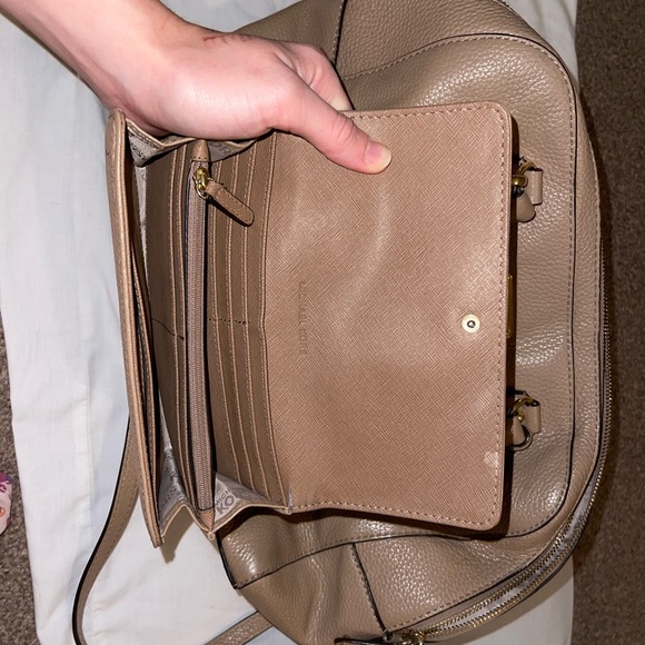 Nude Michael Kors Handbag amazing condition - Picture 6 of 9